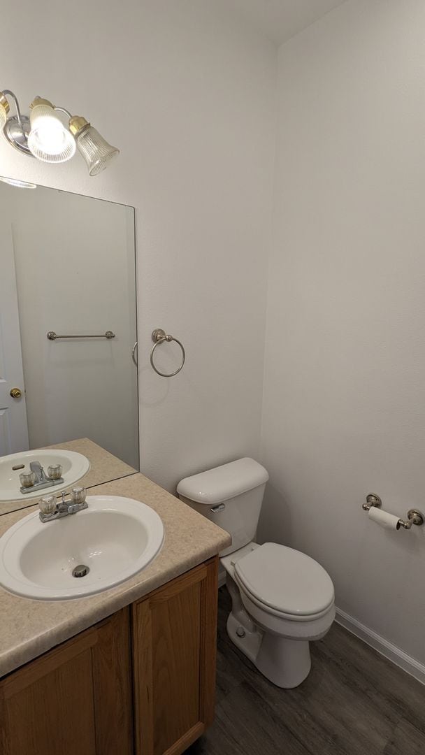 Building Photo - NICE 3 BDRM, 3 BATH, 2-CAR GARAGE + CLUBHO...