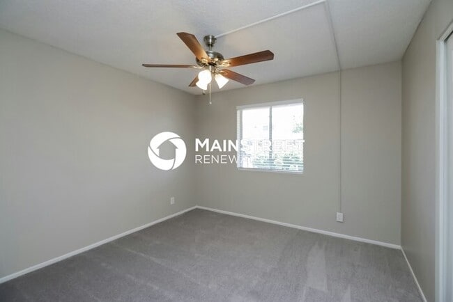 Building Photo - 4 Bedroom Pet-Friendly Home in Phoenix, AZ with Main Street Renewal