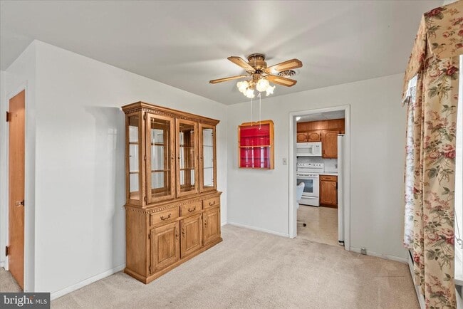 Building Photo - 1055 S Main St