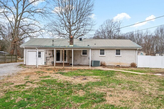 Building Photo - 3 Bedroom Pet Friendly Home For Rent!