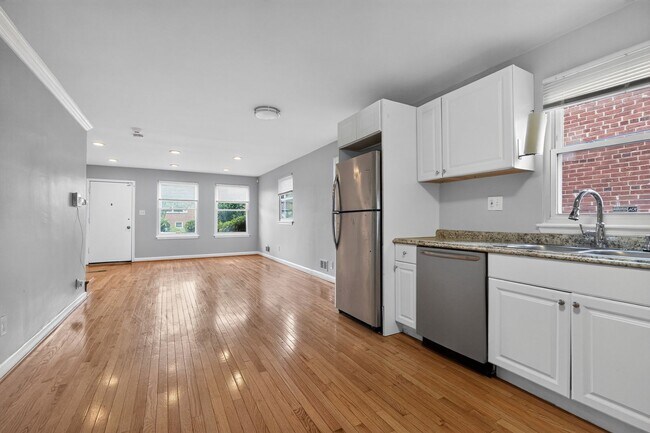 Building Photo - 5551 Chillum Pl NE