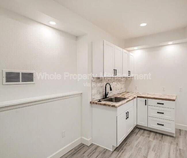 Building Photo - 5782 Saddle Skirt St