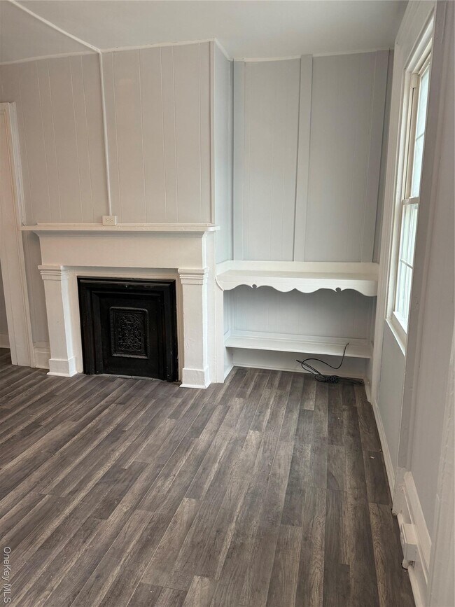 Building Photo - 17 Conklin St