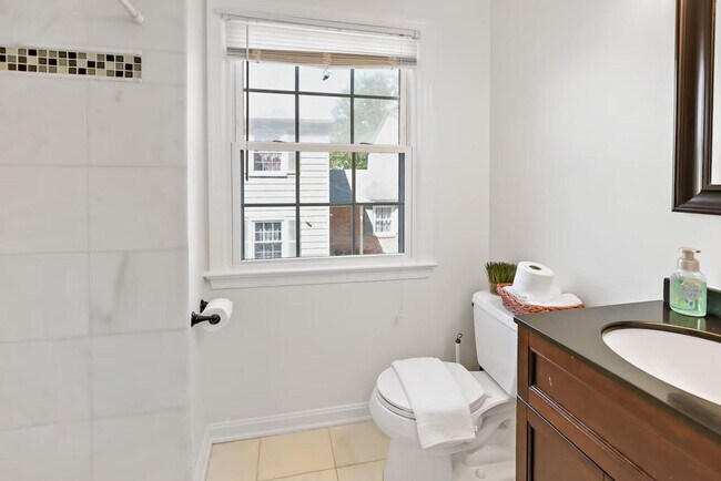 Building Photo - 321 Senate Ct