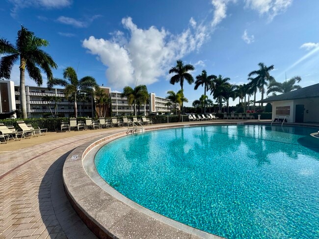 Building Photo - 4053 Hythe A