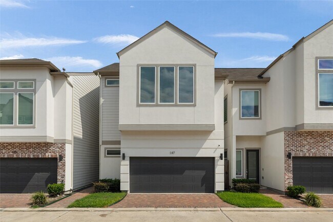 Primary Photo - 147 Knightsbridge Park Ln