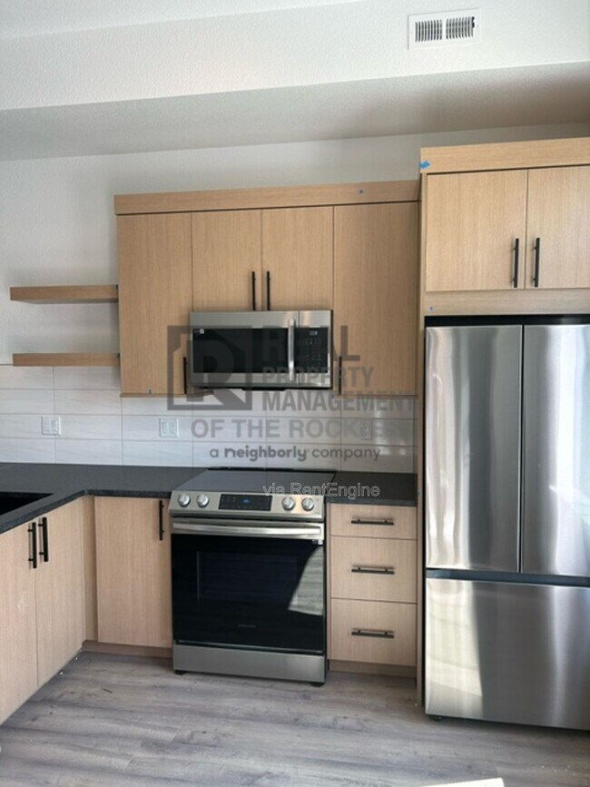 Building Photo - 400 N Garfield Ave