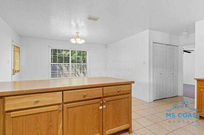 Building Photo - 10443 3rd Ave