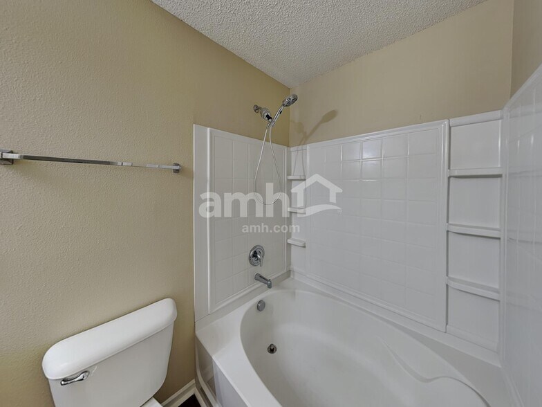 Building Photo - 10812 Parker Dr