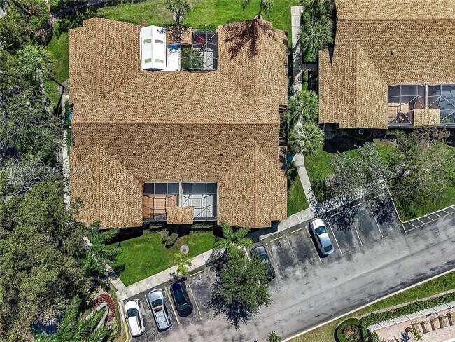 Building Photo - 2616 Carambola Cir N