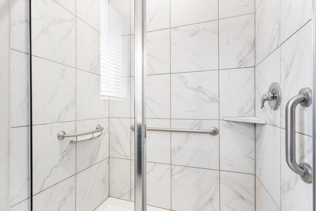 Building Photo - A rare true dual-suite floorplan in Alamo Ranch — two private en-suite bedrooms, single-story liv...