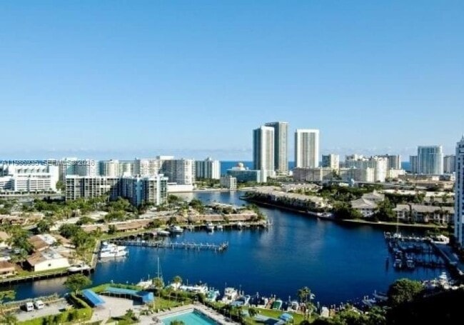 Building Photo - 2500 Parkview Dr