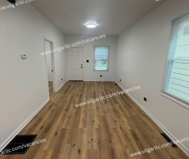 Building Photo - 4627 Hickory Ave