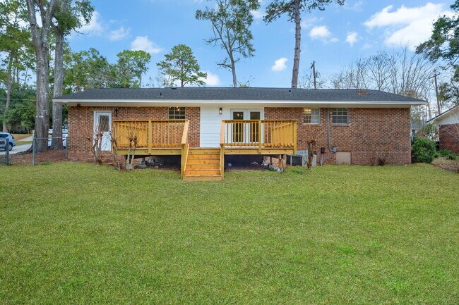 Building Photo - Freshly Remodeled 4 Bedroom 2 Bathroom Single Family Home.