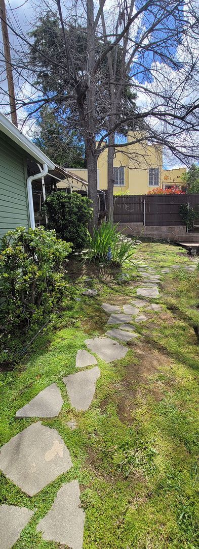 Building Photo - Glendale Awaits You