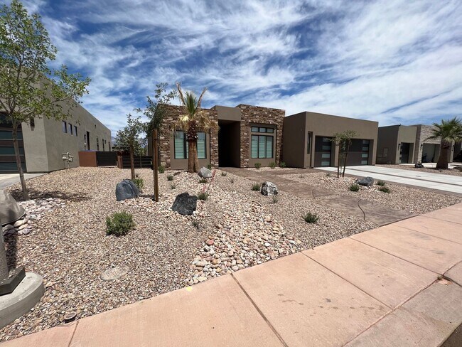 Building Photo - Beautiful 4 Bedroom, 4 Bathroom Home in The Dunes at Sand Hollow Resort