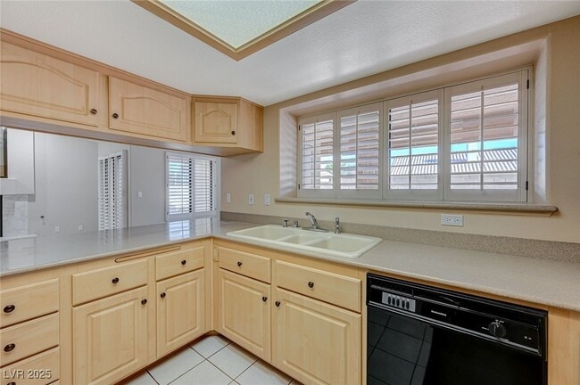 Building Photo - 6317 W Canyon Ridge Dr
