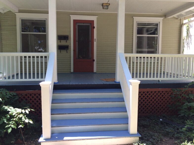 Building Photo - 913 Illinois St