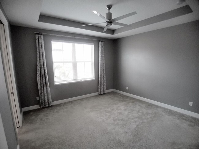 Building Photo - For Rent Stunning Luxury  4/3.5 Townhome i...