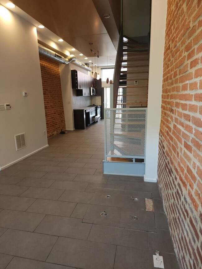 Building Photo - 4 E Henrietta St