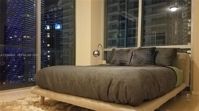 Building Photo - 1060 Brickell Ave