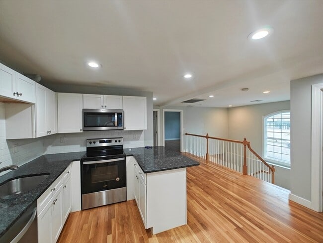 Building Photo - 548 Worcester St