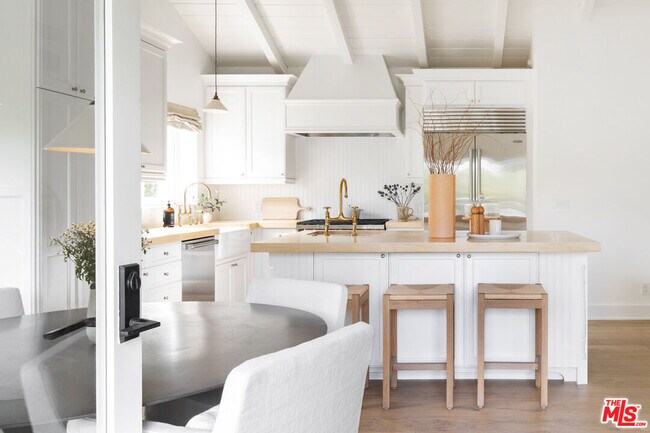 Building Photo - 6456 Sycamore Meadows Dr