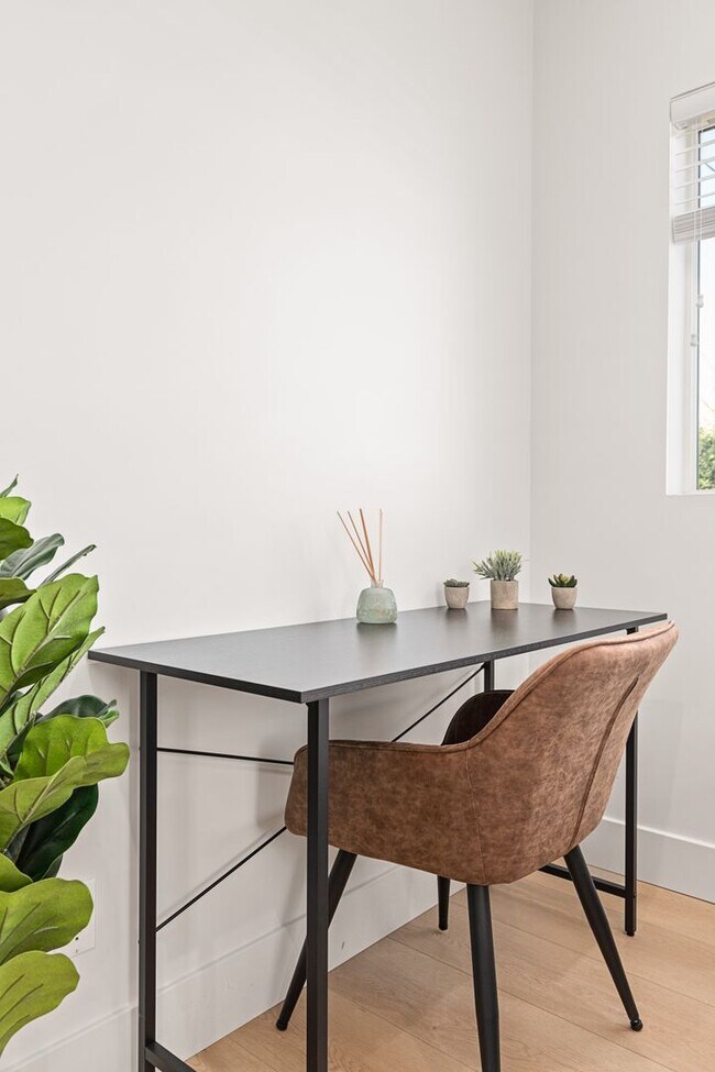 Building Photo - A 3 Bedroom apartment with ensuite bathrooms, common areas and a fully functional kitchen at 1736...