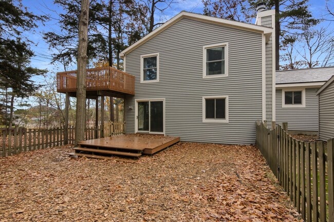 Building Photo - Charming Home at the Base of Old Mission Peninsula