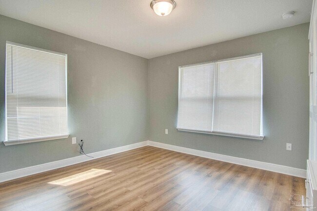 Building Photo - 3012 N 33rd Ave