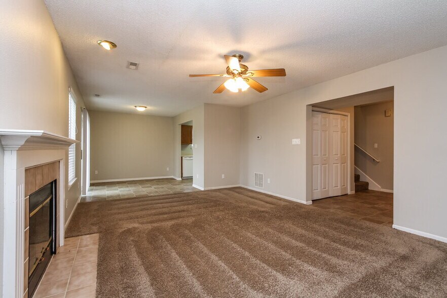 Building Photo - 209 Bent Stream Ln