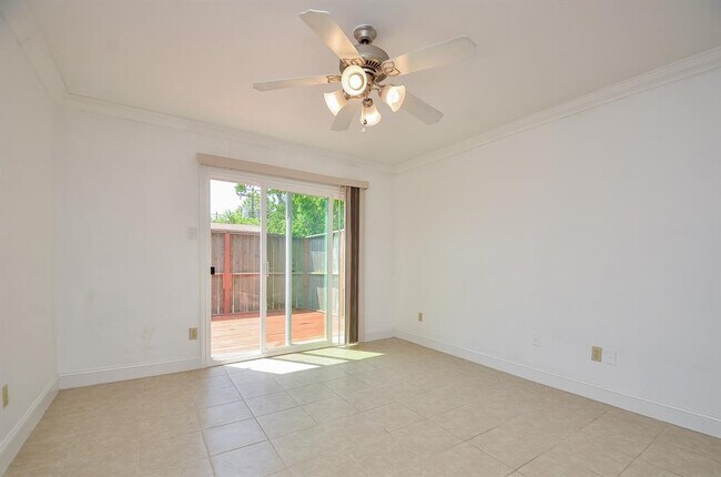 Building Photo - 8810 Ilona Ln
