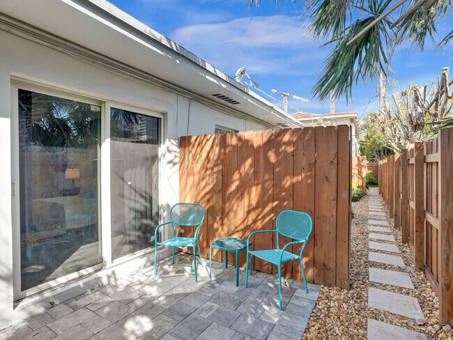 Building Photo - 3208 NE 9th St