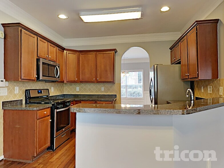 Building Photo - 1228 Saxony Dr SE