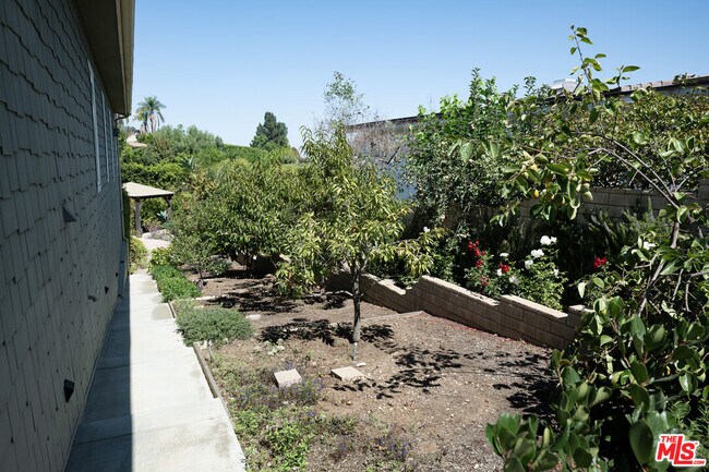 Building Photo - 9 Casaba Rd