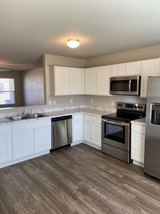 Building Photo - *Pre-leasing* Three Bedroom | Two Bath Hom...