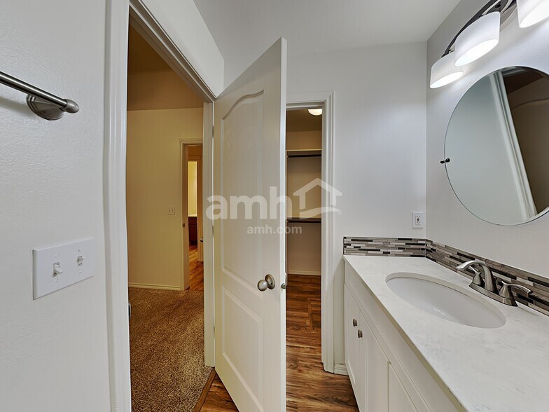 Building Photo - 1285 W Verbena Dr