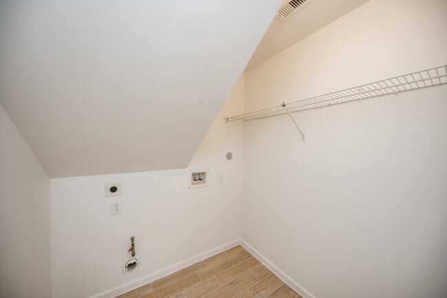 Building Photo - 20510 Raincrest Dr