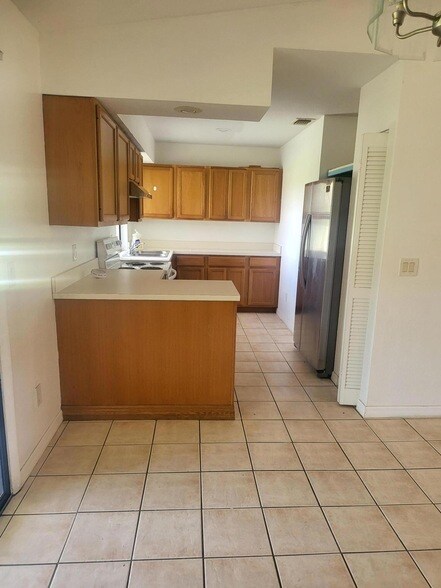 Building Photo - 613 SW Pueblo Terrace