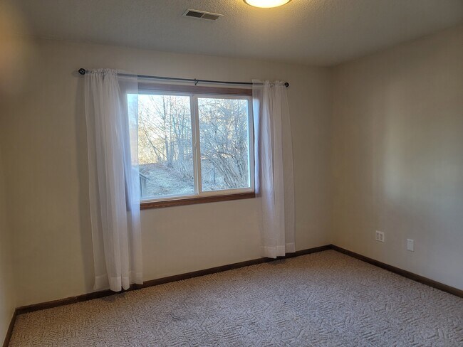 Lower Level Bedroom - 1224 Jensen St