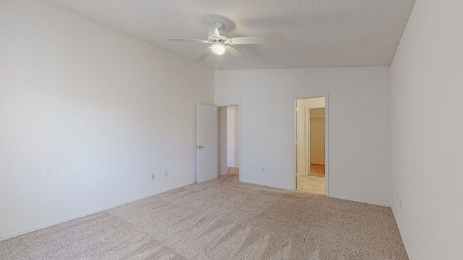 Building Photo - Lovely 3 bedroom home in convenient location.