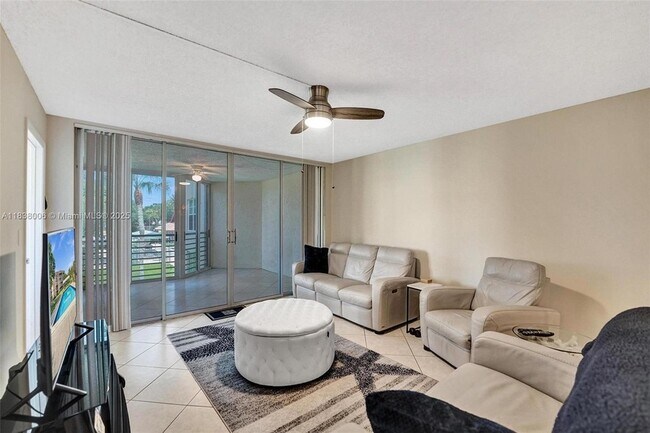 Building Photo - 1900 Sabal Palm Dr