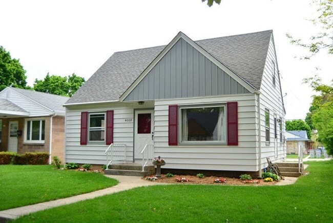Building Photo - Cozy  3 Bedroom Single Family Home