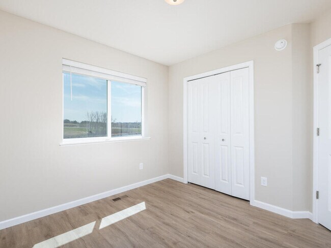 Building Photo - 580 SE 4th Ave