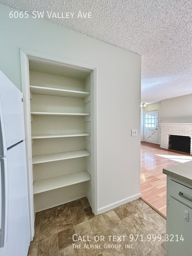 Building Photo - 6065 SW Valley Ave