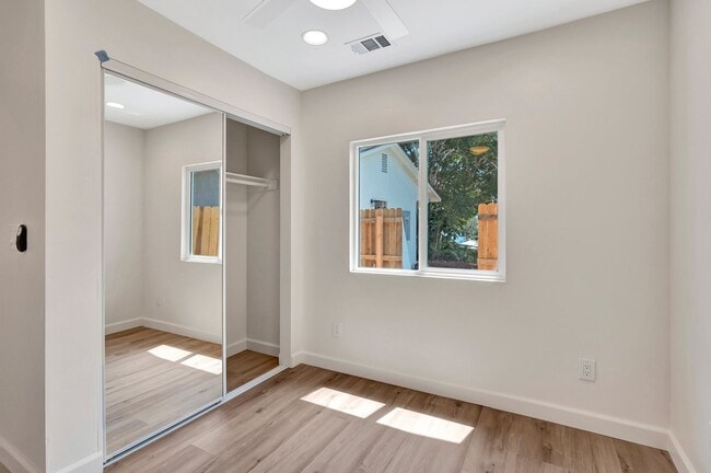 Building Photo - 2 bedrooms 1.5 baths home in San Diego FOR...
