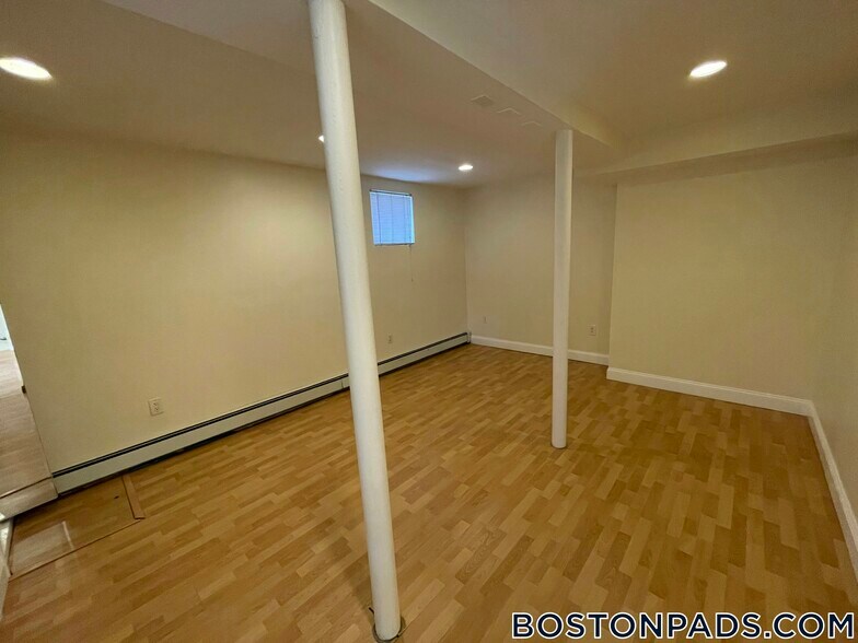 Building Photo - 12 Dean Rd