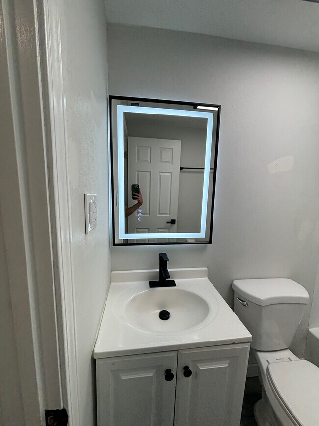 Building Photo - 2715 Center St