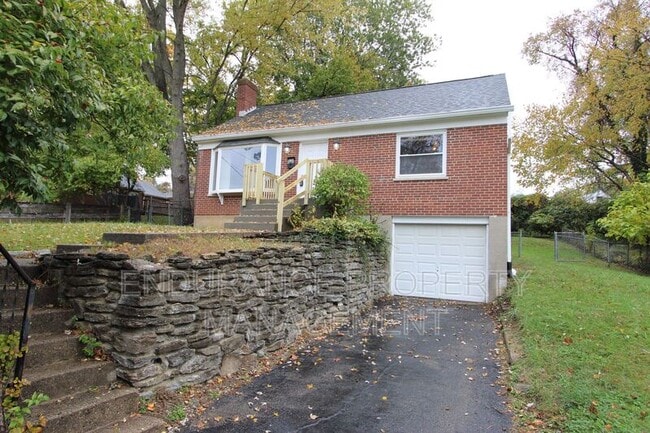 Building Photo - 1646 Raglan St