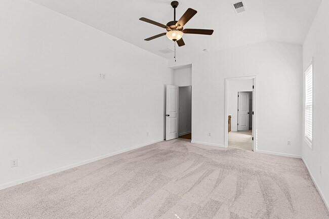 Building Photo - 3004 Earlham Wy